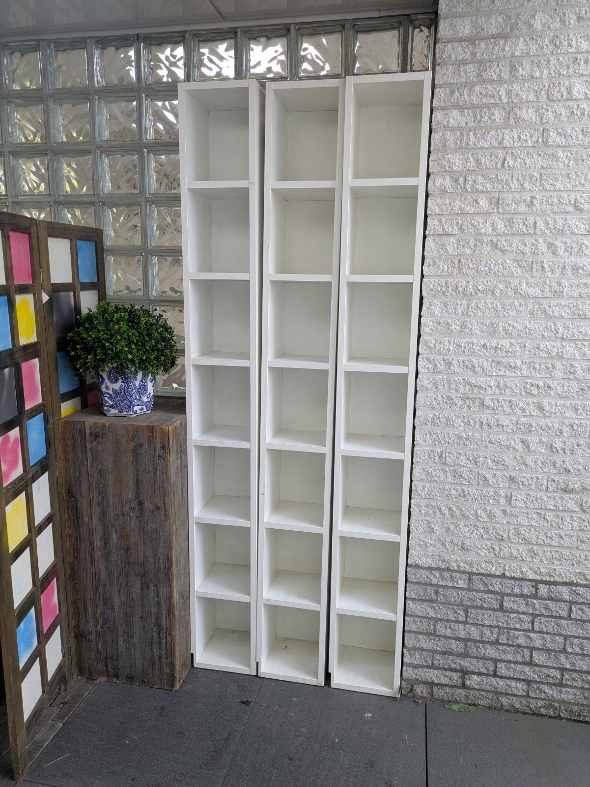 Set van 3 smalle witte boekenkasten – 210 cm hoog, Huis en Inrichting, Ophalen of Verzenden, Gebruikt, 25 tot 50 cm, 200 cm of meer