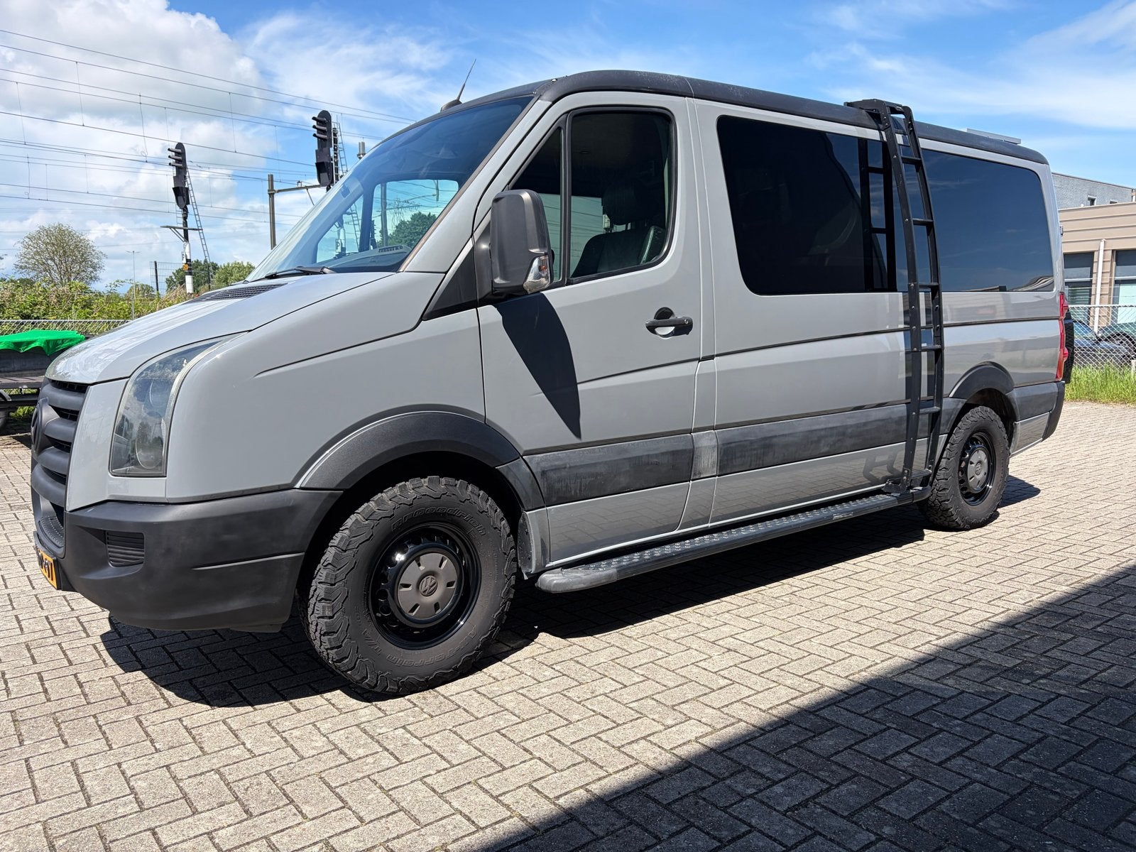 Volkswagen Crafter 170 PK 2.5 L2h1 EU5 2009 (camper project), Auto's, Bestelauto's, Euro 5, Achterwielaandrijving, Zwart, 3000 kg
