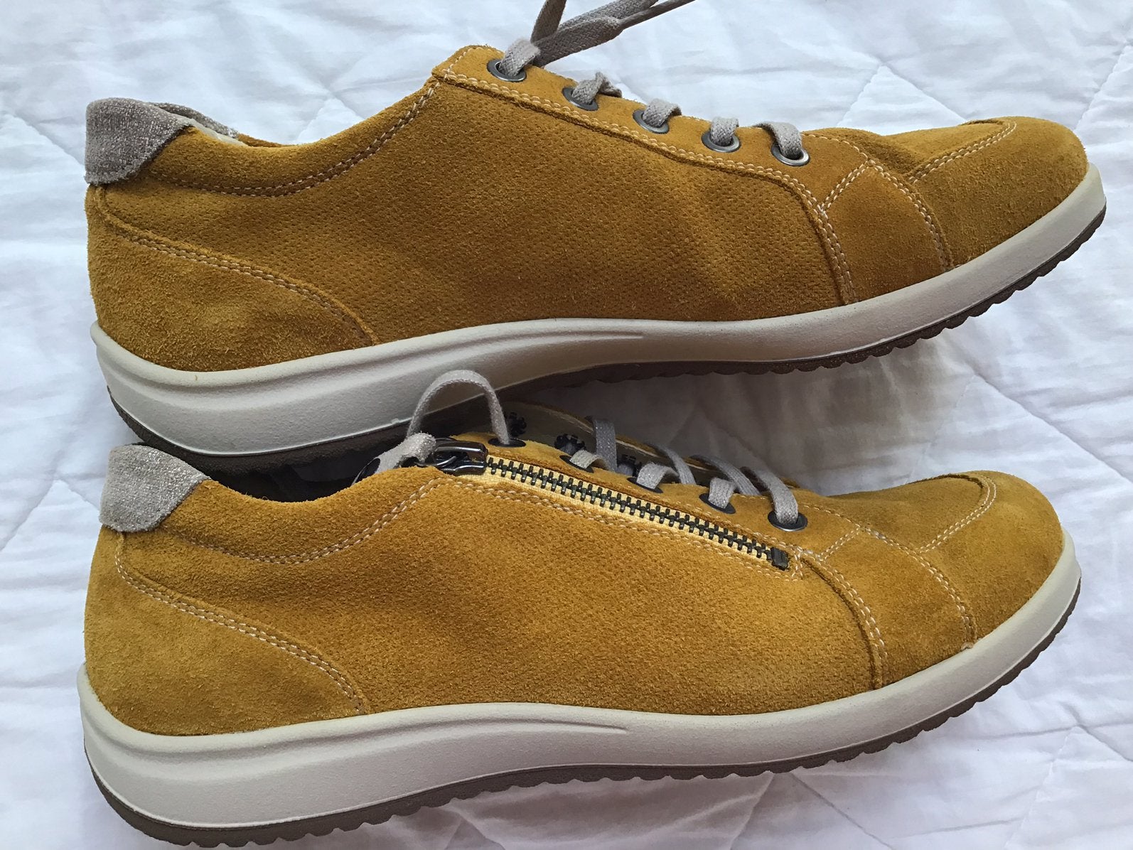 HELVESKO - Intersko- sneakers 39H - z.g.a.n - okergeel-suede, Geel, Ophalen of Verzenden, Sneakers of Gympen, Zo goed als nieuw