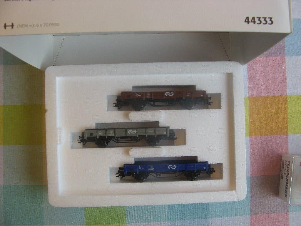 MÄRKLIN 44333:driedelige set twee-assige zandwagens NS, Ophalen, Wisselstroom, Treinset, Nieuw