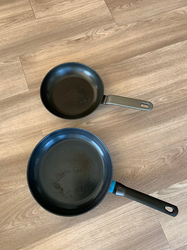 Te koop 2 koekenpannen, Ophalen, Gebruikt, Gietijzer