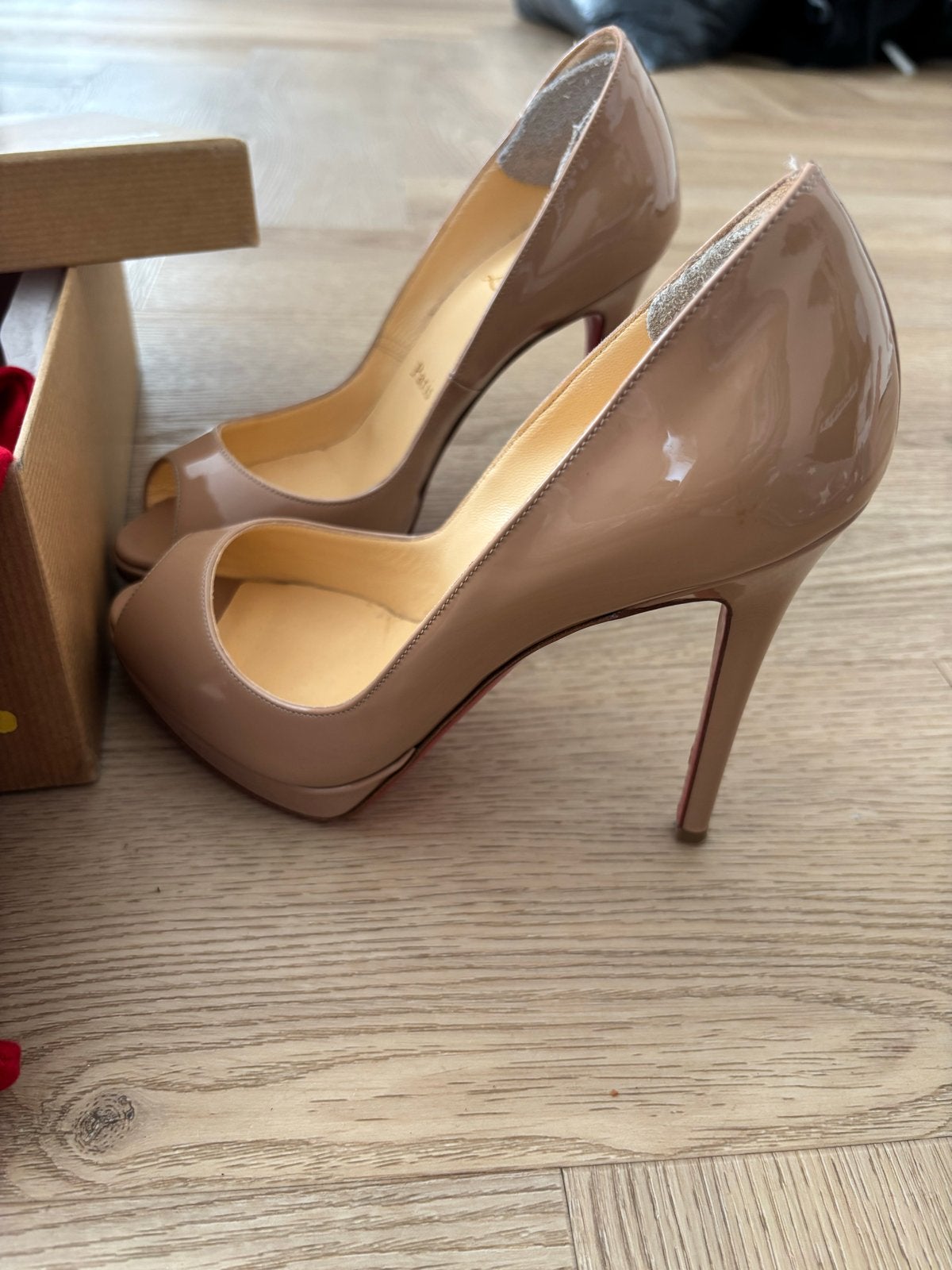Christian Louboutin Pumps - Maat 36, 11cm Hak, Ophalen of Verzenden, Gedragen, Beige, Pumps