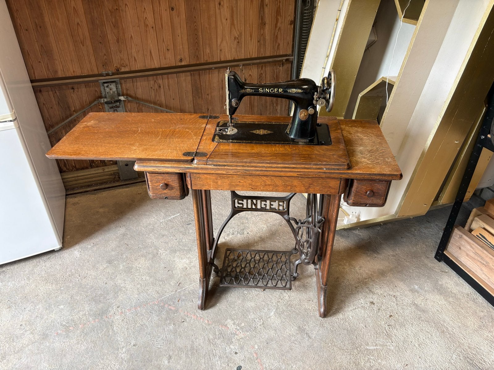 Antieke Singer Naaimachine, Ophalen