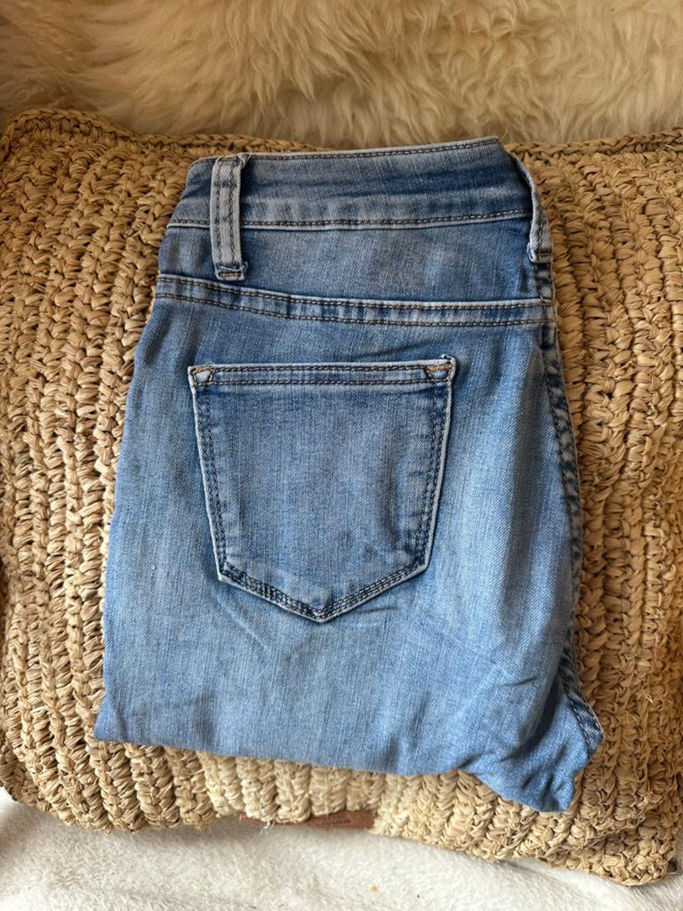 Lichtblauwe skinny stretch jeans van Miss Bon – maat M, Kleding | Dames, Spijkerbroeken en Jeans, Ophalen of Verzenden, Zo goed als nieuw