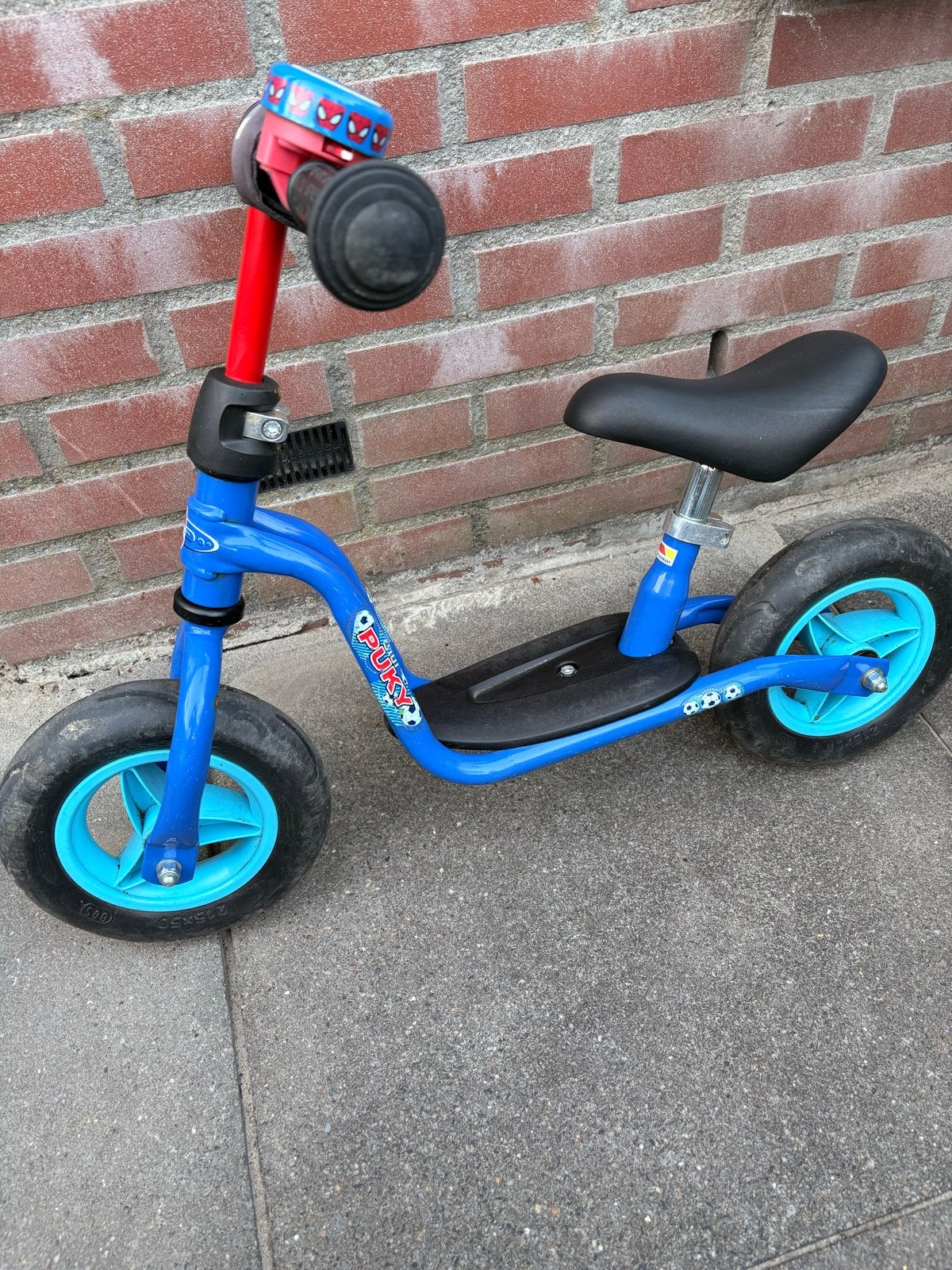 Puky loopfietsje in stoere blauwe kleur - Zeer goede staat!, Kinderen en Baby's, Speelgoed | Buiten | Voertuigen en Loopfietsen