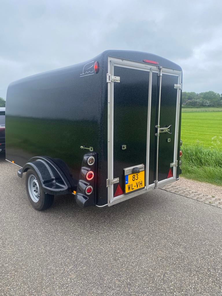 Rebel 1300 kg geremde gesloten aanhangwagen binnenmaat 300cm, Ophalen, Zo goed als nieuw