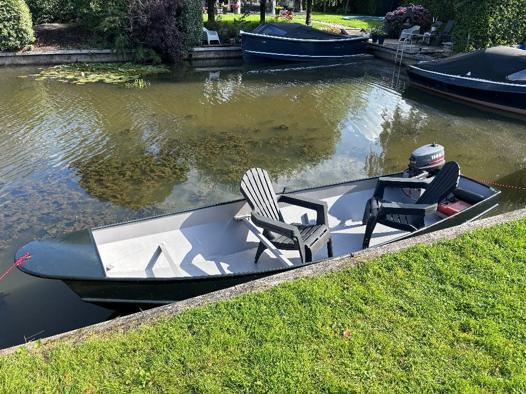 Stalen vlet boot met 4 pk Yamaha motor, Ophalen