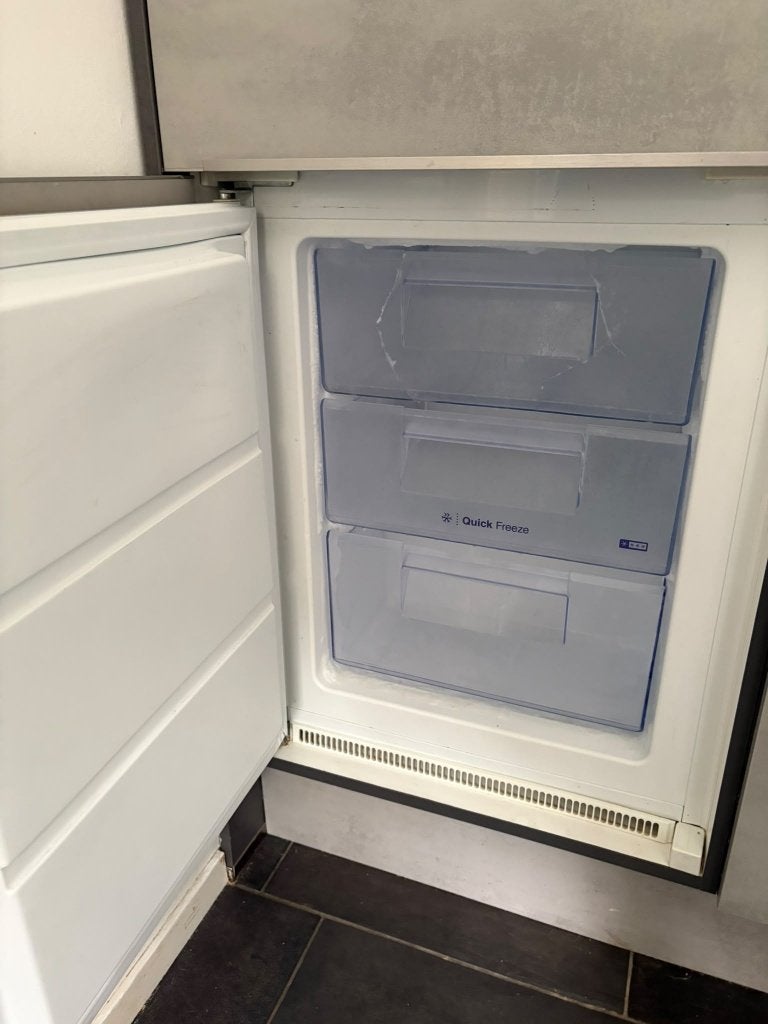 MODERNE GRIJS/BETONLOOK HOEKKEUKEN+ZANUSSI GEDEMONTEERD, Hoekkeuken, Ophalen of Verzenden, Zo goed als nieuw, Kunststof