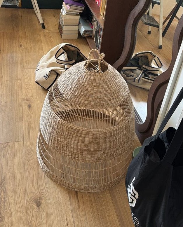Grote rieten lampenkap IKEA - Natuurlijke uitstraling, Huis en Inrichting, Lampen | Lampenkappen, Natuurlijk materiaal, Beige