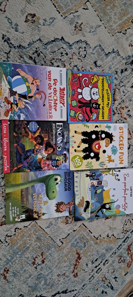 Kinderboekenpakket: Asterix, Encanto, The Good Dinosaur & me, Ophalen of Verzenden, Gelezen, Diverse auteurs (o.a. Goscinny, Uderzo)