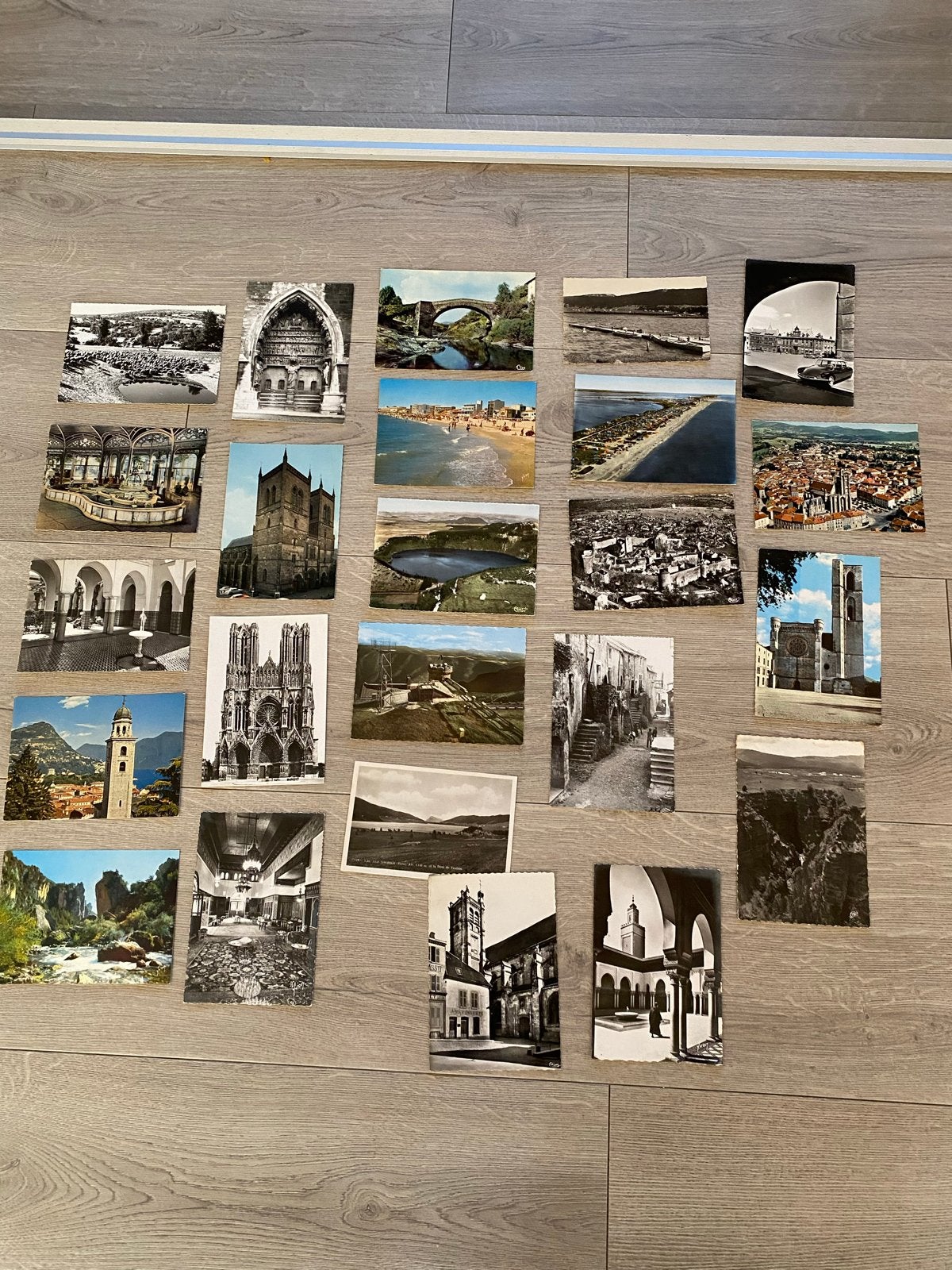 Collectie van 25 Oude Ansichtkaarten - Diverse Locaties, Ophalen of Verzenden, 1940 tot 1960, Gelopen, Overig Europa