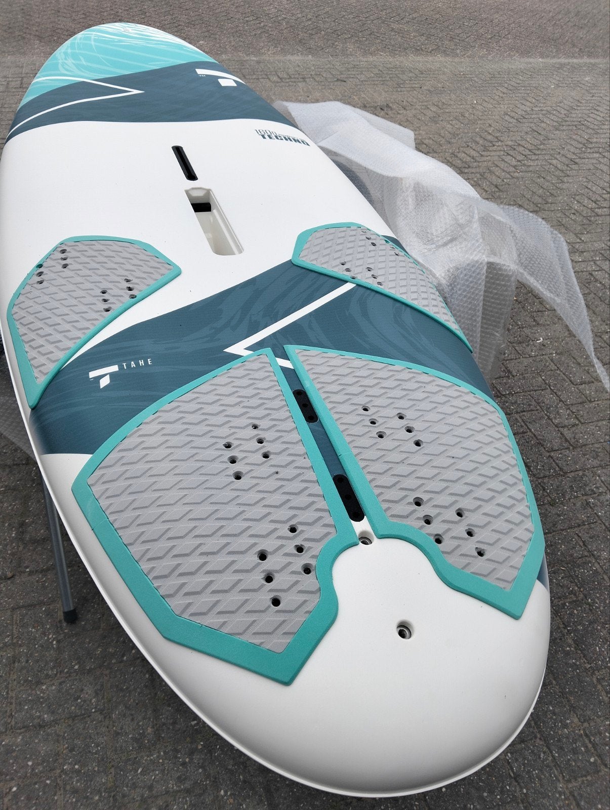 TAHE Techno 160D  met zwaard en vin   NIEUW, 250 tot 300 cm, Nieuw, Plank, Tahe