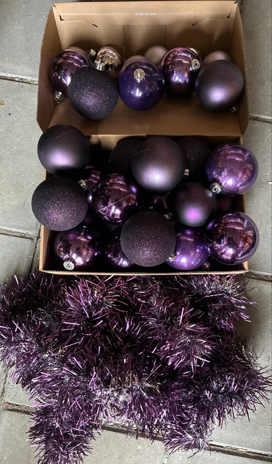 Paarse kerstballen ( plastic ) met paarse slinger, Ophalen, Nieuw
