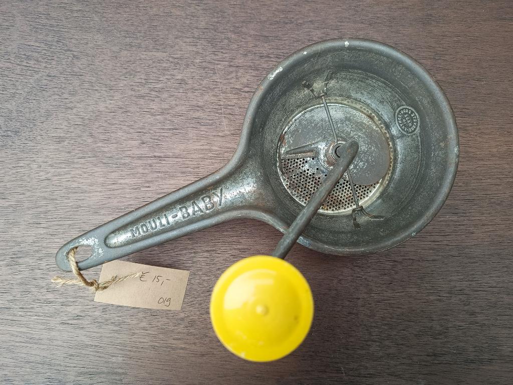 Vintage groentemolen / passe vite, Verzenden