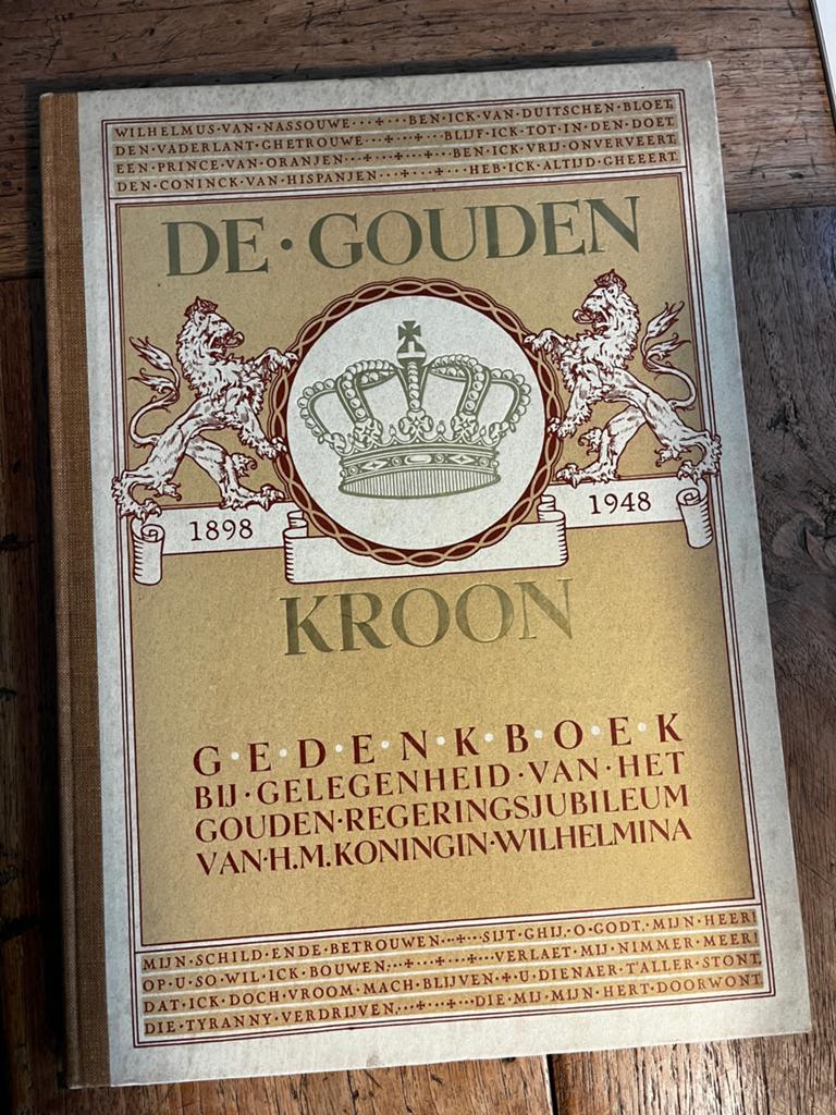 Gouden kroon gedenkboek, Verzamelen, Koninklijk Huis en Royalty, Ophalen of Verzenden, Zo goed als nieuw, Nederland, Tijdschrift of Boek