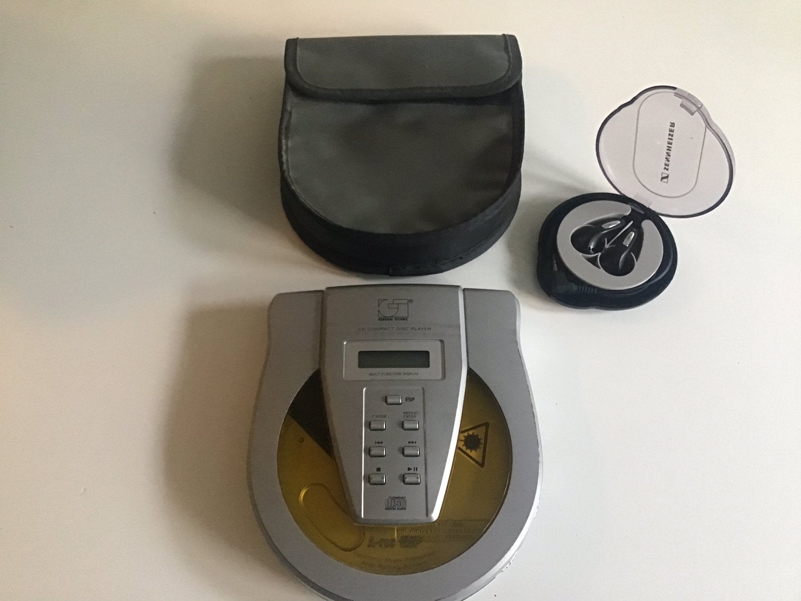 Portable cd compact disc player met oordopjes, Ophalen of Verzenden, Gebruikt, Overige merken