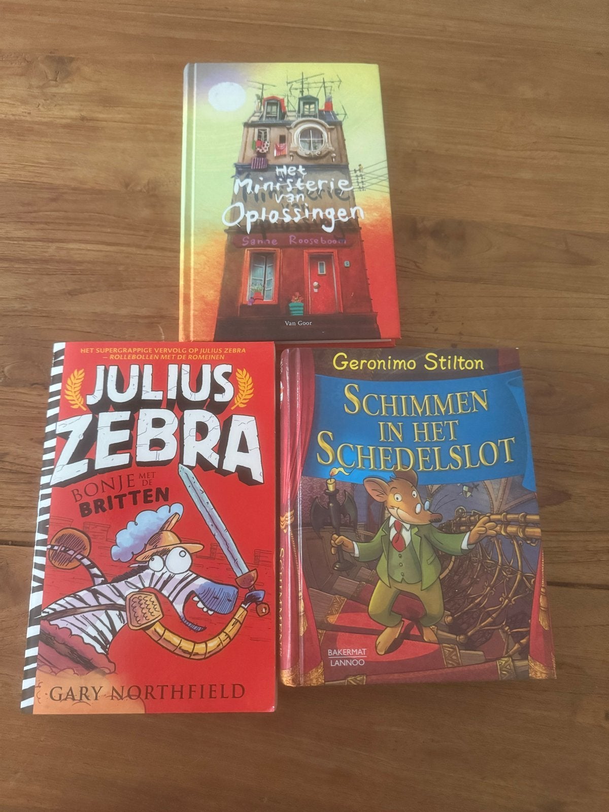 3 kinderboeken: Het Ministerie, Julius Zebra, Geronimo Stilt, Ophalen of Verzenden, Zo goed als nieuw, Fictie algemeen