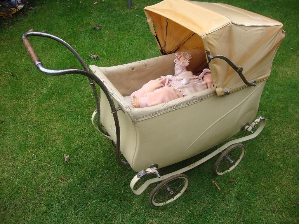 antieke Duitse babypop en poppenwagen uit de jaren 30, Antiek en Kunst, Ophalen