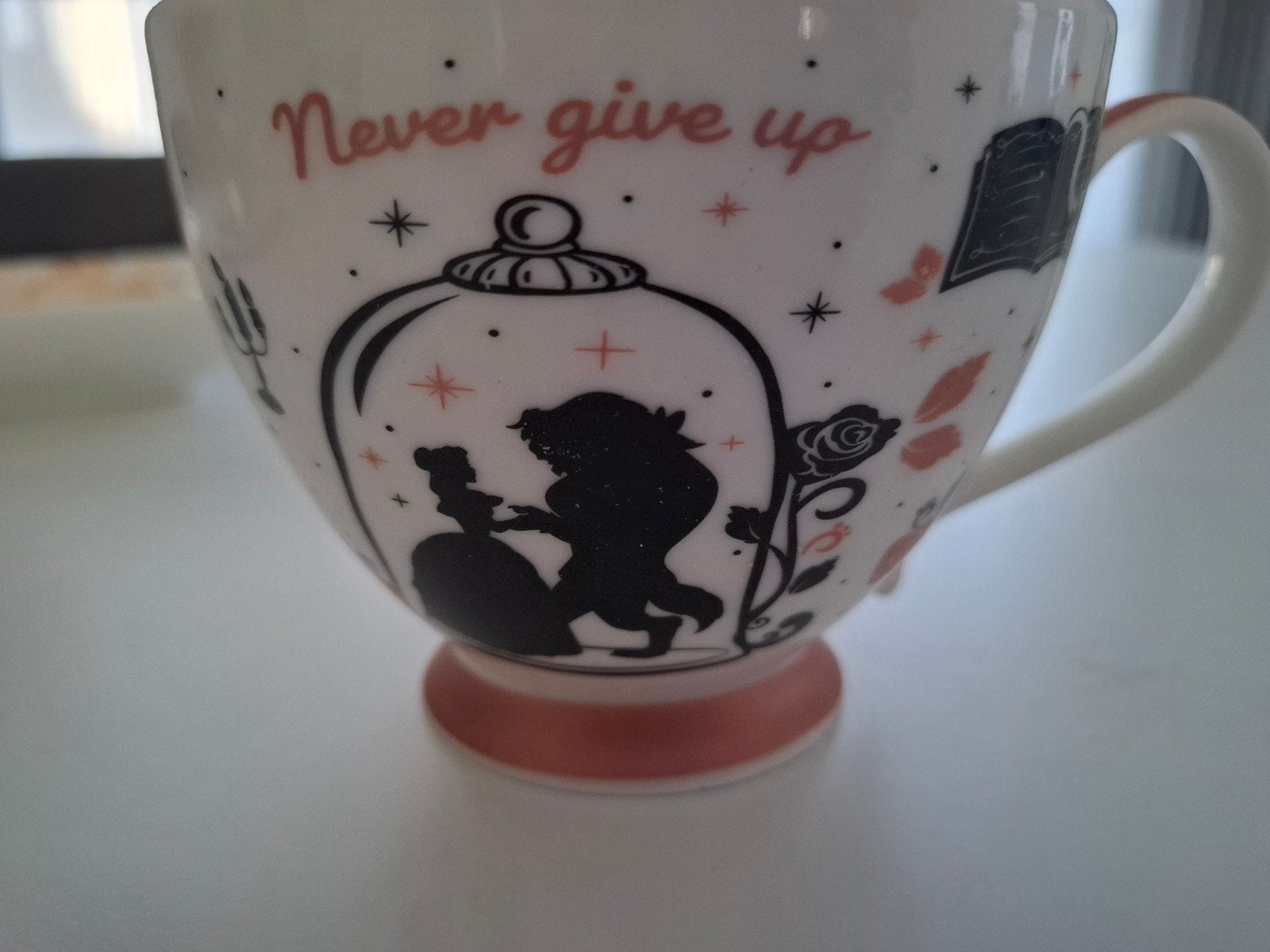 Disney Belle en het Beest mok - Never Give Up, Ophalen of Verzenden, Gebruikt, Overige stijlen, Kop(pen) en/of Schotel(s)