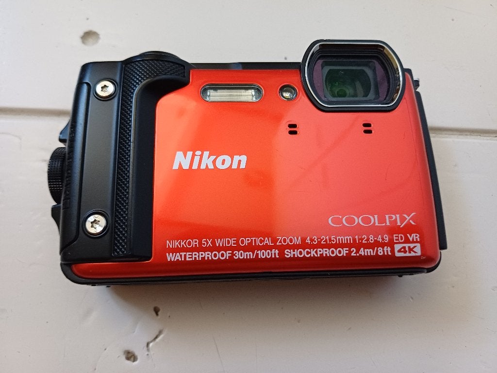 Nikon Coolpix W300, Ophalen, Bluetooth, 16 megapixels, Zo goed als nieuw