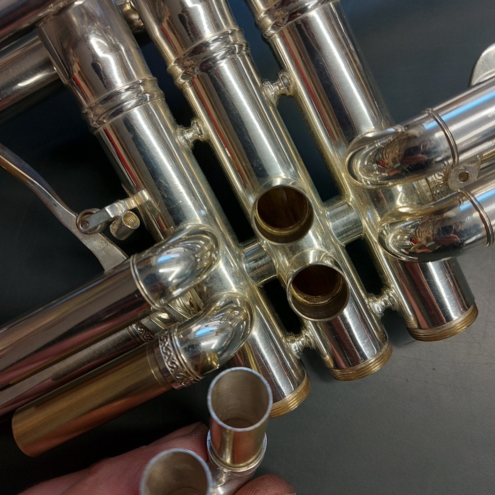 Bes-trompet met twee mechanische triggers, Antoine Courtois, Muziek en Instrumenten, Blaasinstrumenten | Trompetten, Ophalen, Gebruikt