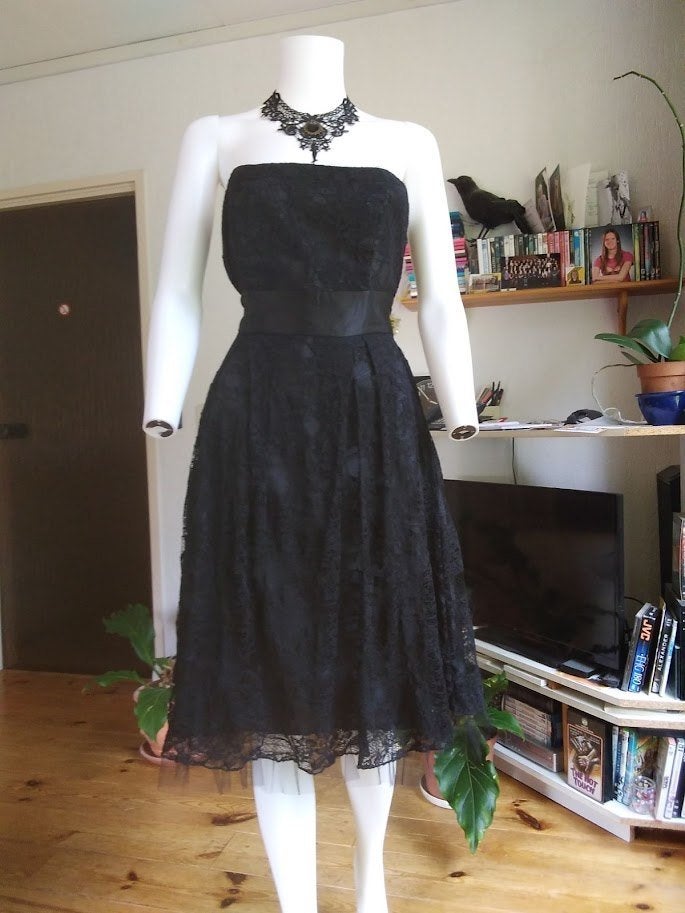 Cocktail jurk zwart met GRATIS halssieraad!, Kleding | Dames, Zwart, Maat 42/44 (L), Cocktailjurk, Ophalen of Verzenden