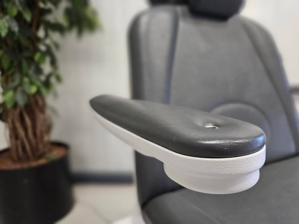 Gharieni pedicure stoel behandelstoel elektrisch nieuwstaat, Ophalen of Verzenden
