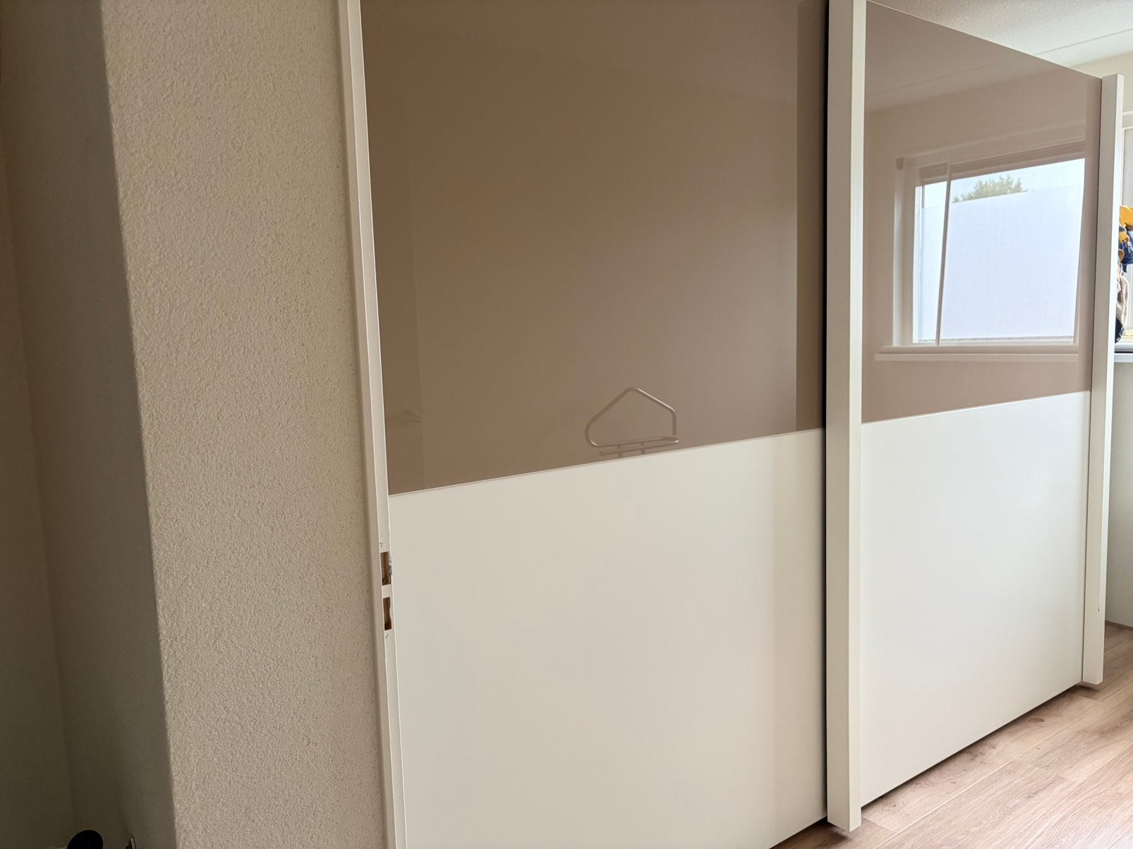 Grote kledingkast en 2 nachtkastjes te koop, Ophalen, Zo goed als nieuw, 50 tot 75 cm, 200 cm of meer