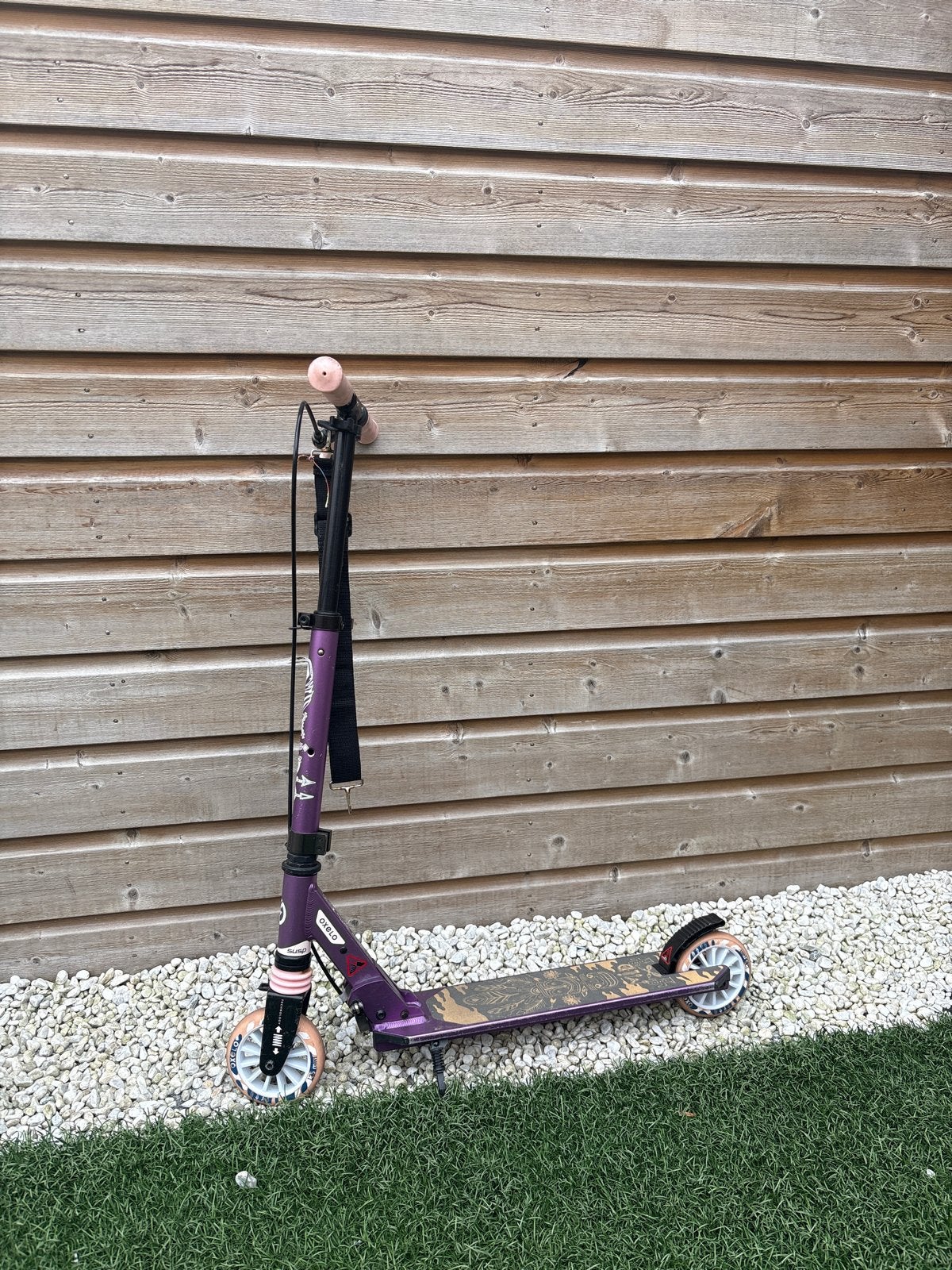 Paarse step met roze handvatten en wielen, Fietsen en Brommers, Ophalen of Verzenden, Gebruikt, Gewone step