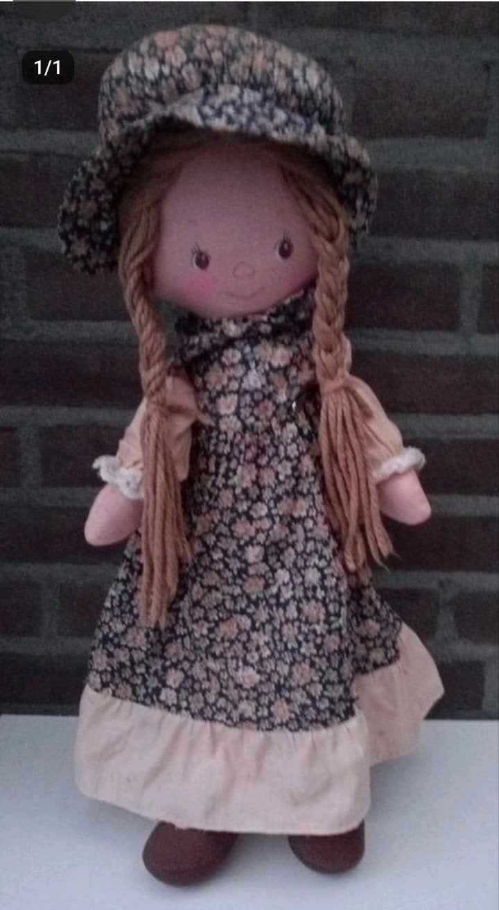 Schattige stoffen Holly hobby pop met bloemenjurk, Verzamelen, Poppen, Ophalen, Pop