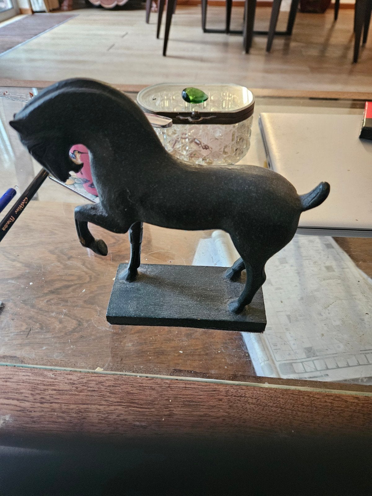 Bronzen paard, Ophalen