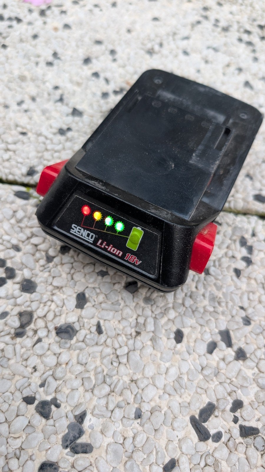 senco accu + lader met koffer, Zo goed als nieuw