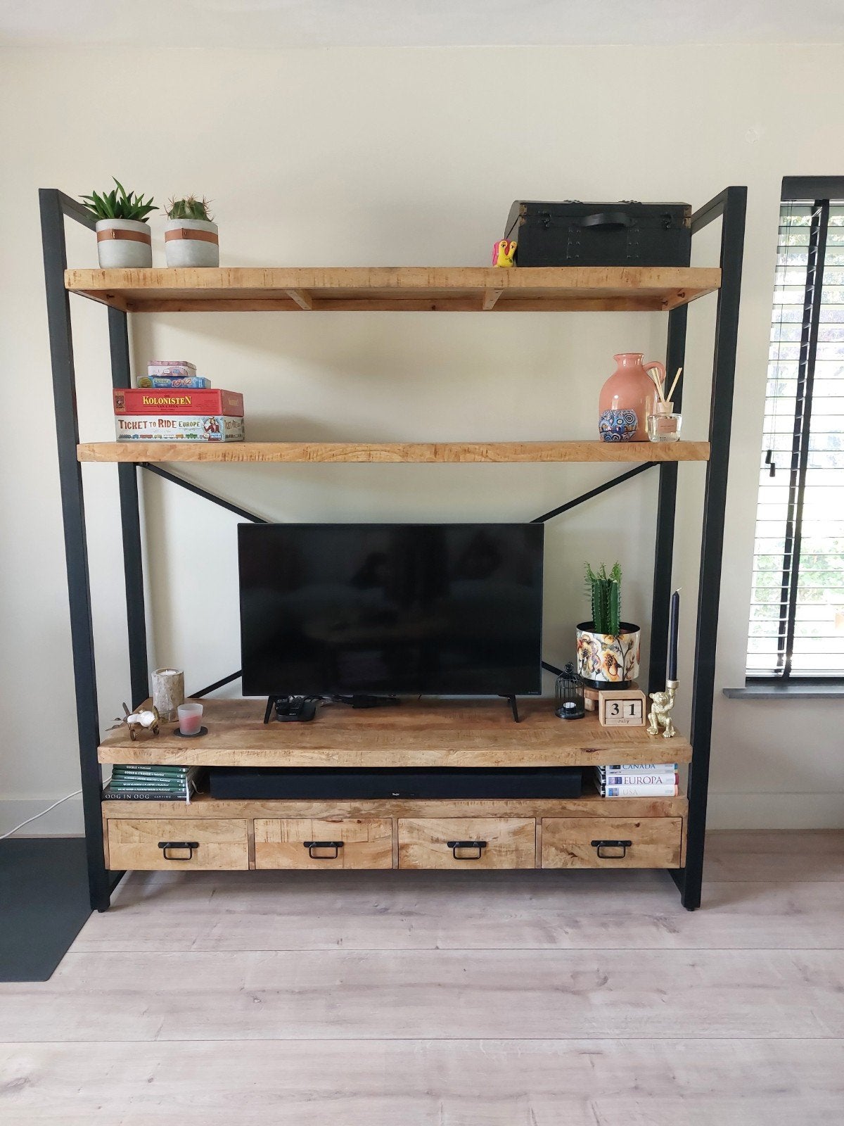 Industrieel tv meubel met mango hout en staal, 200 cm of meer, 150 tot 200 cm, Zo goed als nieuw, Industrieel