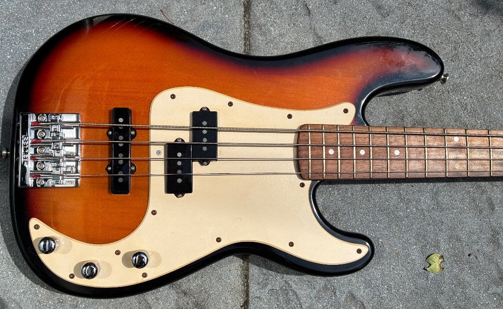 Squier P-Bass met Yosemite pickups, Ophalen, Zo goed als nieuw, Elektrisch