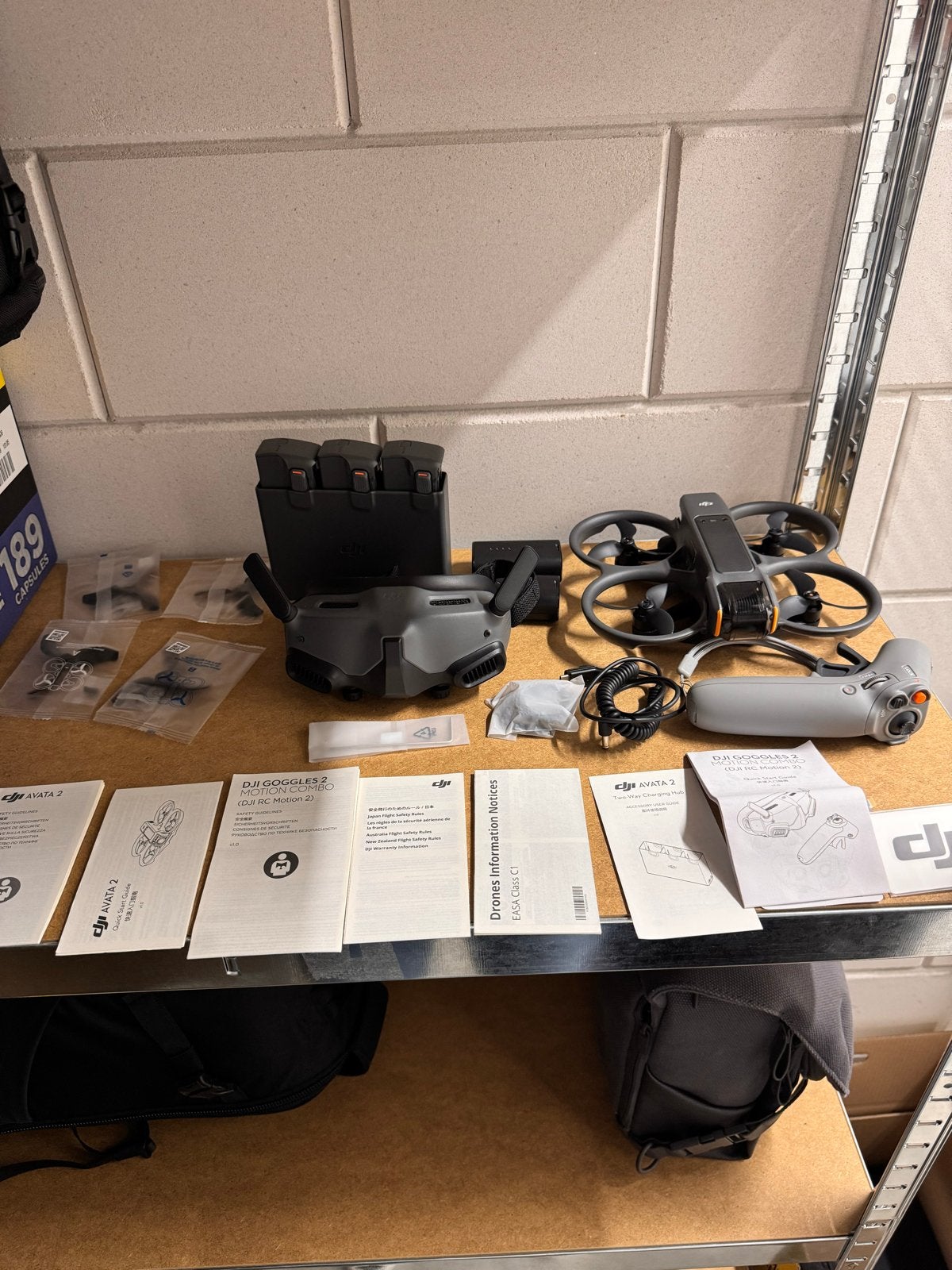 DJI Avata 2 Fly More Combo met Goggles 2 en RC Motion 2, Cameradrone, 5 tot 10 kilometer, 15 tot 30 minuten, Zo goed als nieuw