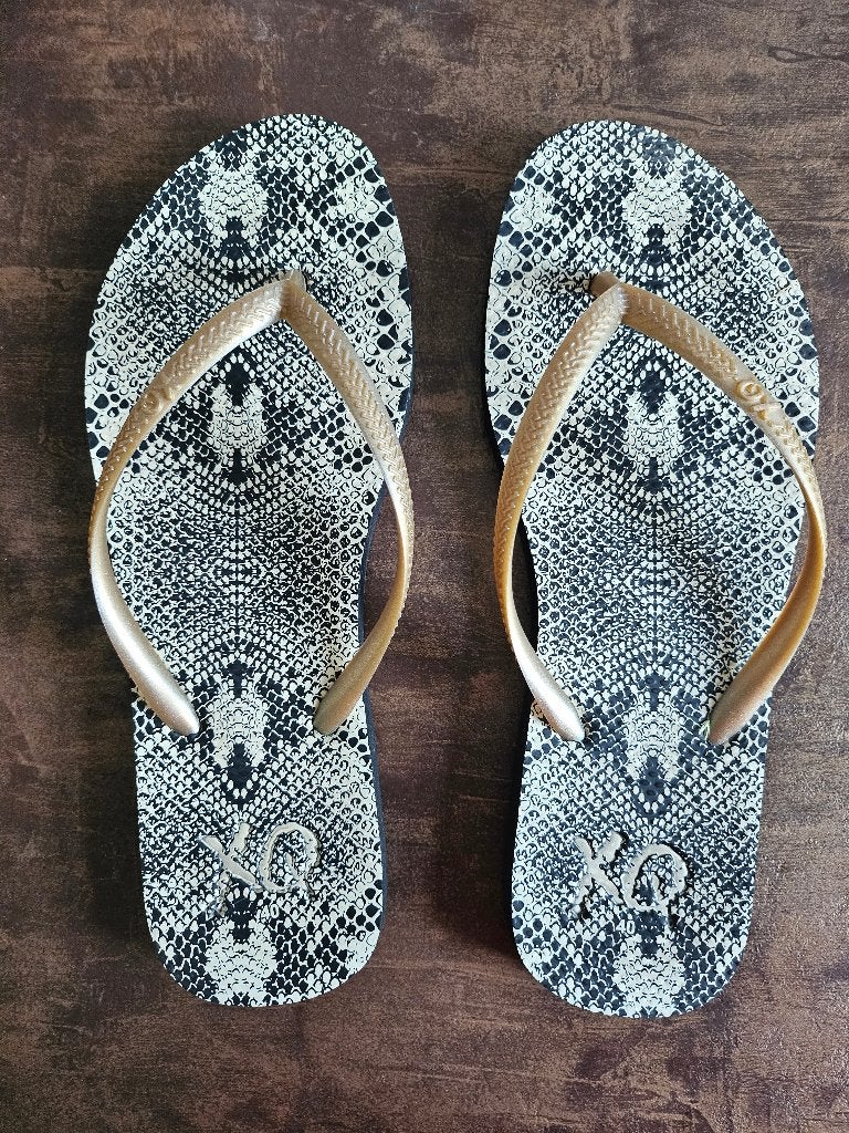 teenslippers met slangenprint + goudkleurige bandjes maat 40, Slippers, Overige kleuren, Ophalen of Verzenden, Zo goed als nieuw