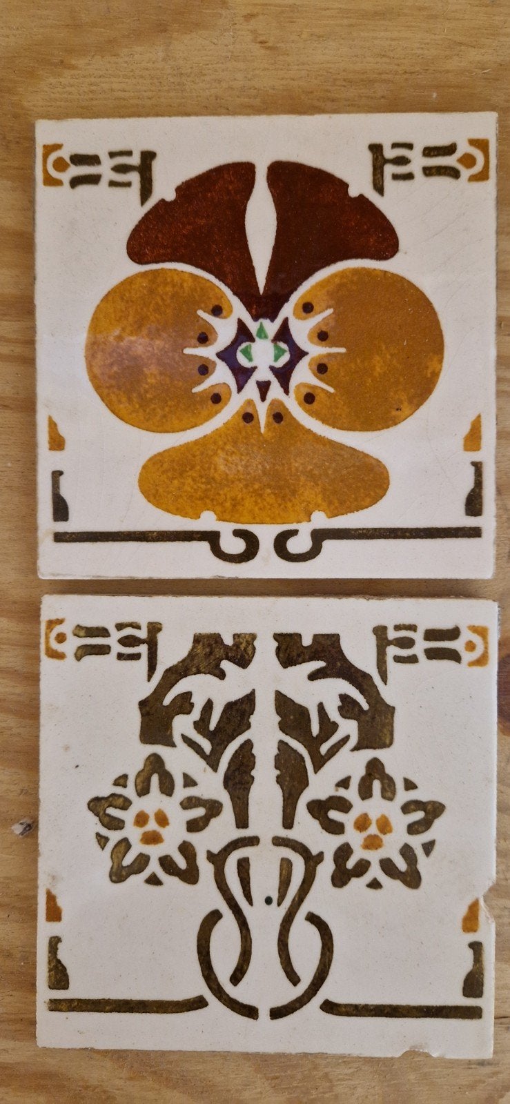 Antieke Art Nouveau Tegels met Bloemmotief (2 stuks), Antiek en Kunst, Ophalen of Verzenden