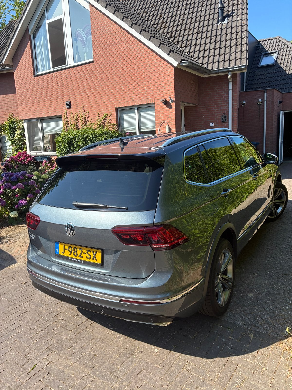 Volkswagen Tiguan 1.5 TSI 7-DSG 3x R-line 2020 Grijs, Overige kleuren, Particulier, 84 €/maand, 750 kg