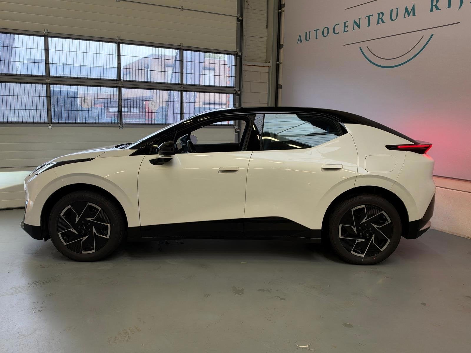 Lynk & Co 02 Core 66 kWh Stoelverwarming, Apple CarPlay, Ach, Auto's, Automaat, Dealer onderhouden, Achterwielaandrijving, Verwarmde buitenspiegels