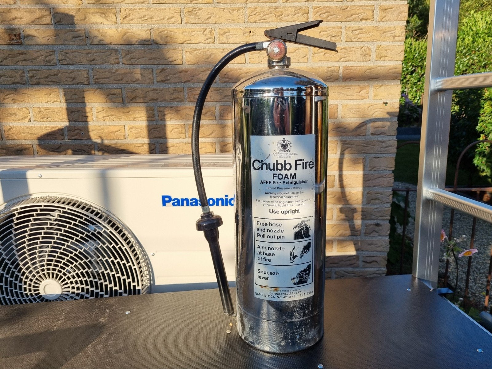 Klassieke Engelse Chubb Fire brandblusser mancave decoratie, Ophalen of Verzenden, Gebruikt, Brandblusser