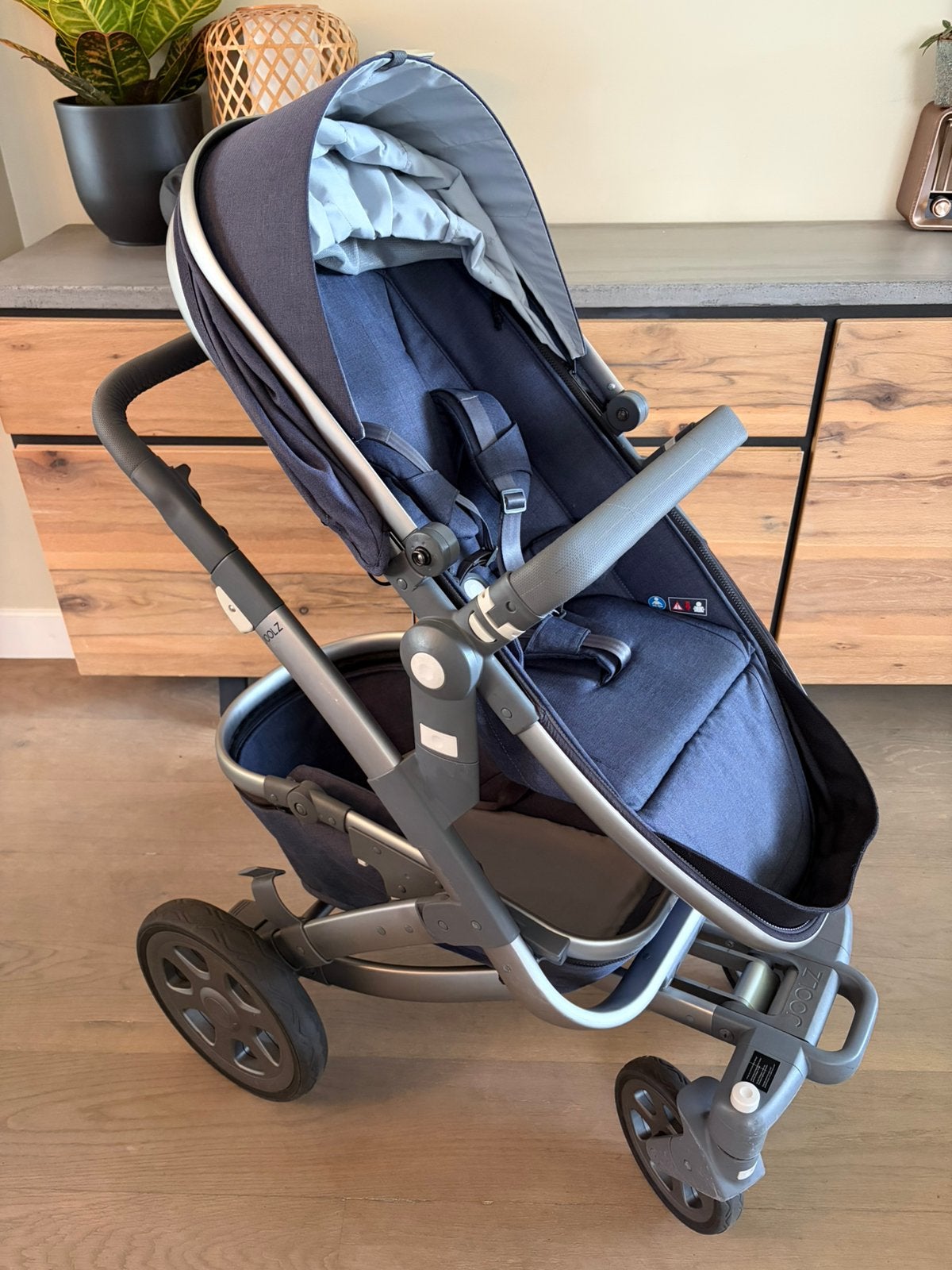 Joolz Geo 2 Midnight Blue incl. voetenzak, Kinderen en Baby's, Kinderwagens en Combinaties, Zo goed als nieuw, Verstelbare duwstang