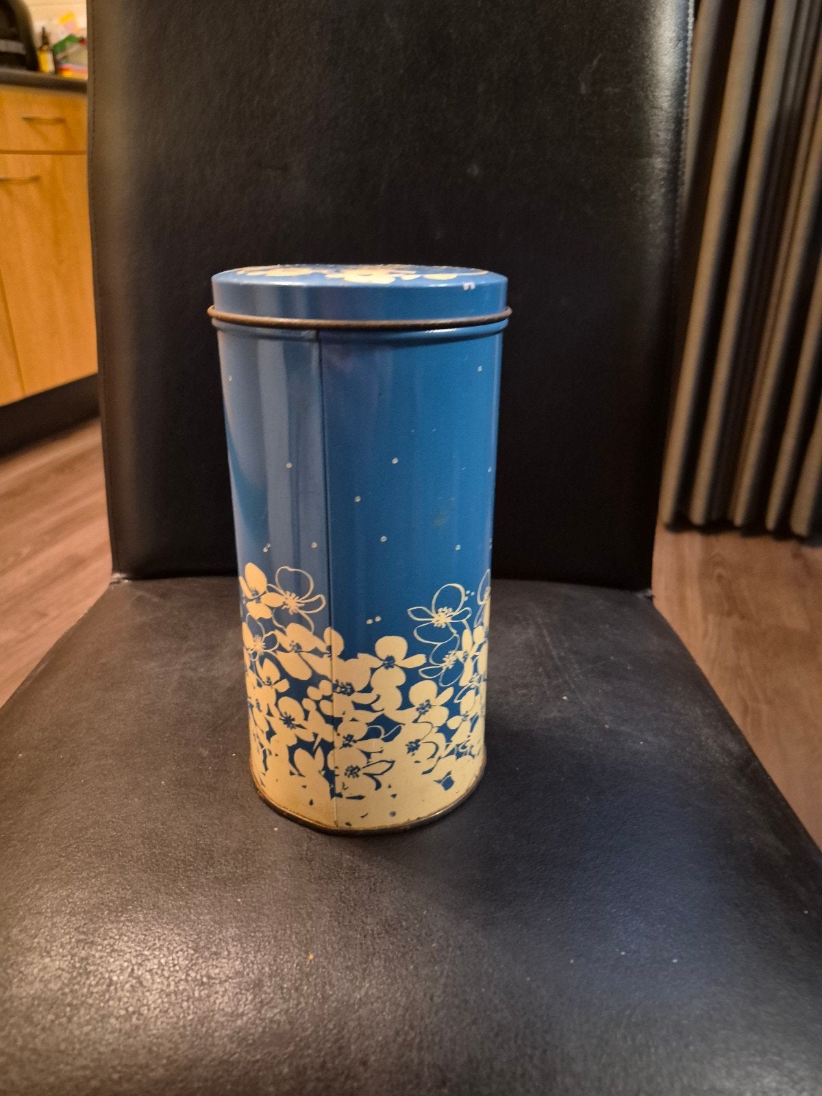 Vintage Hooimeijer Beschuitblik - Blauw met bloemen, Verzamelen, Ophalen of Verzenden, Gebruikt, Overige