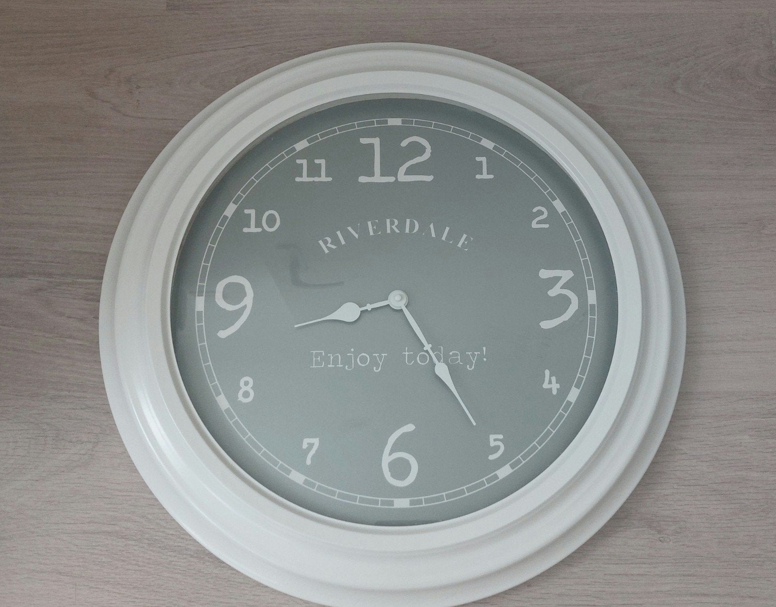 Riverdale Wandklok Wit - 51cm, Ophalen, Wandklok, Wit, Analoog
