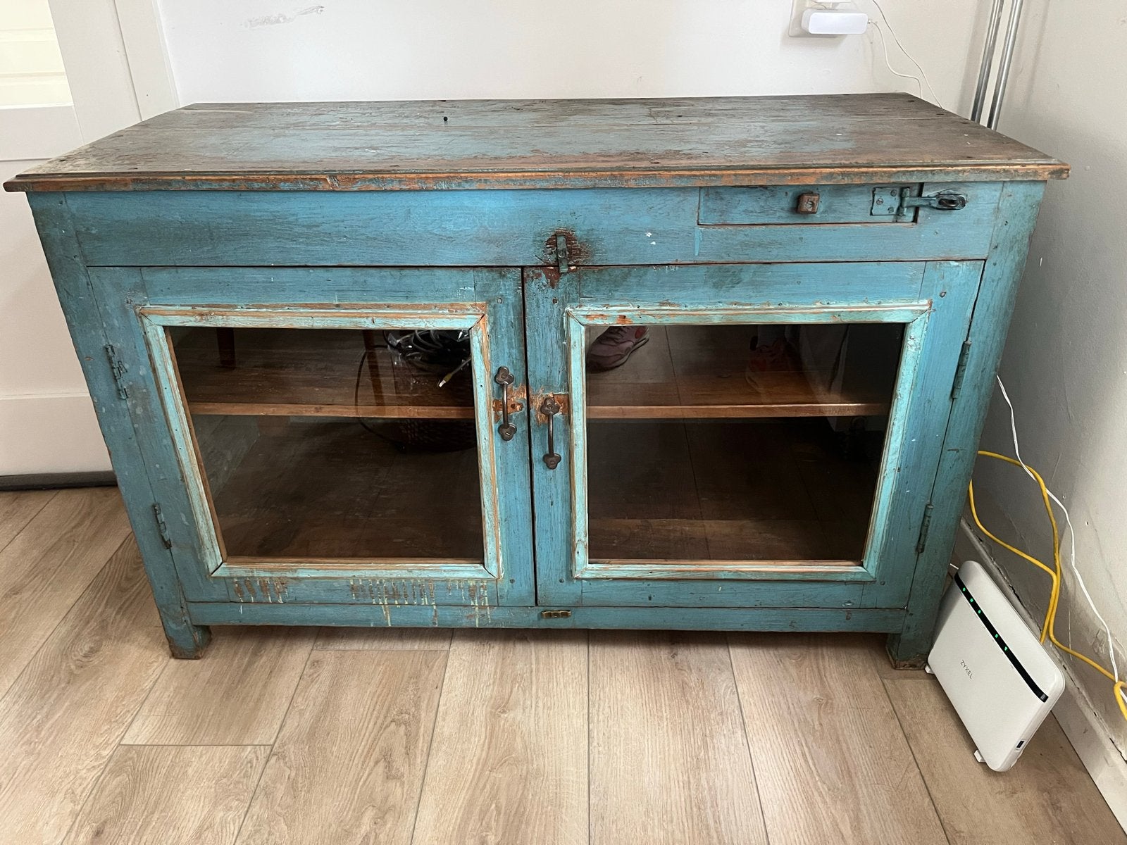 Teakhouten dressoir kast met metalen zijkanten, Ophalen, Gebruikt, 100 tot 150 cm, Teakhout