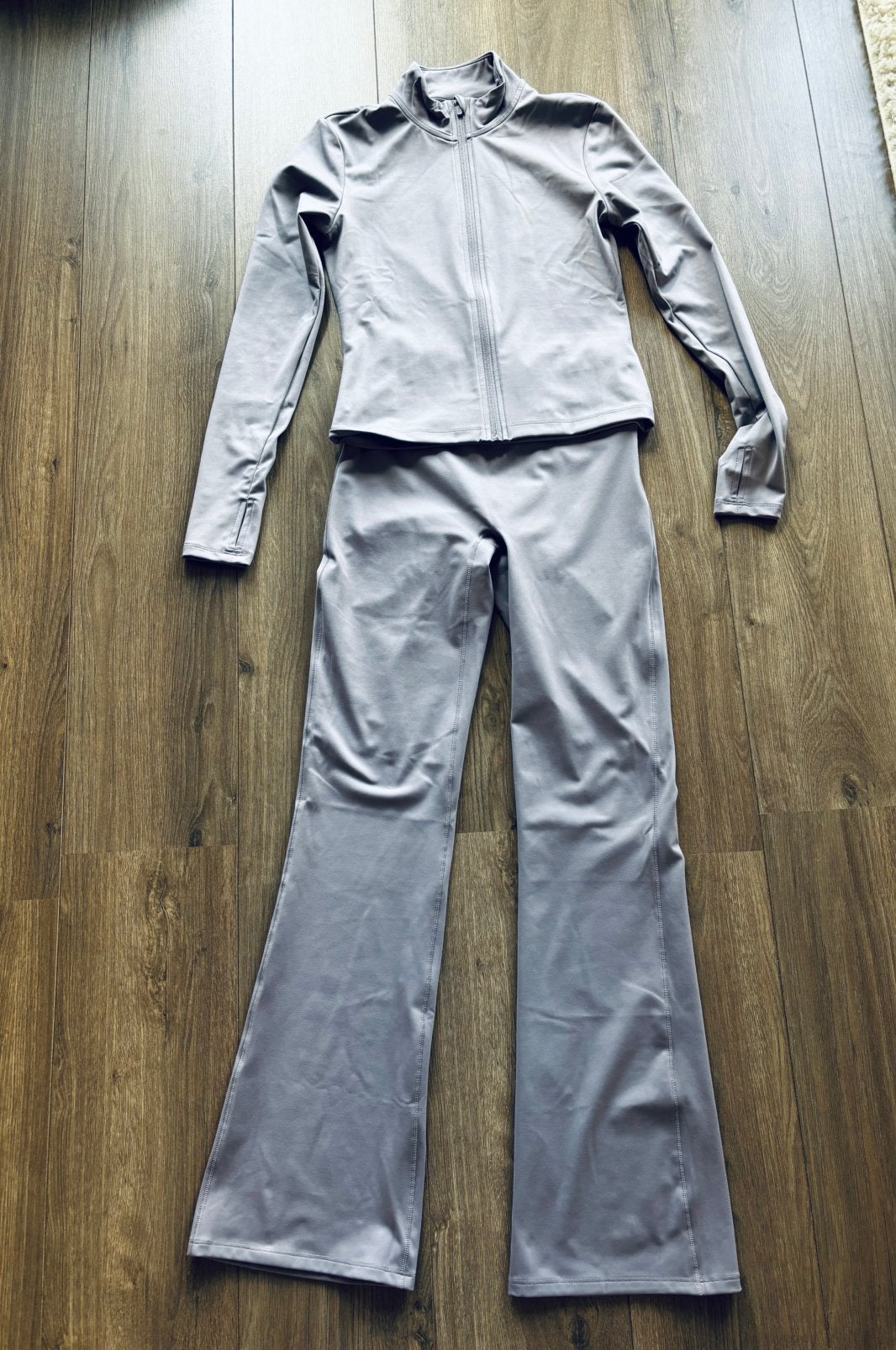 Lila sportbroek (mt m) en jasje (mt s) H&M, Paars, Nieuw, Fitness of Aerobics, Ophalen