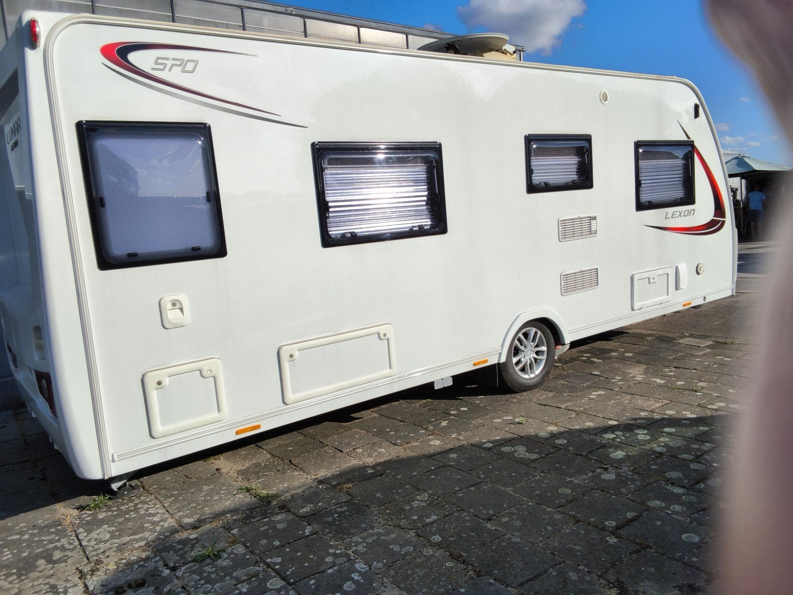 Zeer complete Lunar Lexon 570 caravan uit 2018, Caravans en Kamperen, Overige merken, Standaardzit, 7 tot 8 meter, Ringverwarming