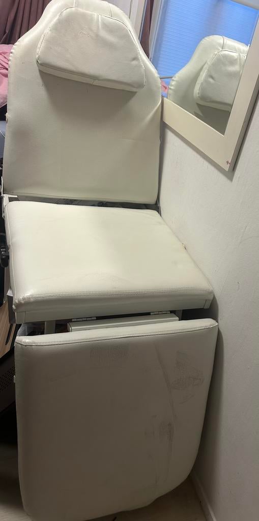 Behandelstoel, verstelbaar en deels inklapbaar, Ophalen, Gebruikt, Massagetafel