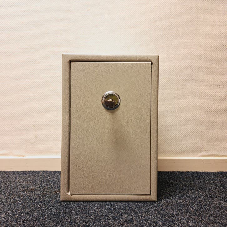 Compacte Stalen Kluis met Sleutel & Bevestigingen