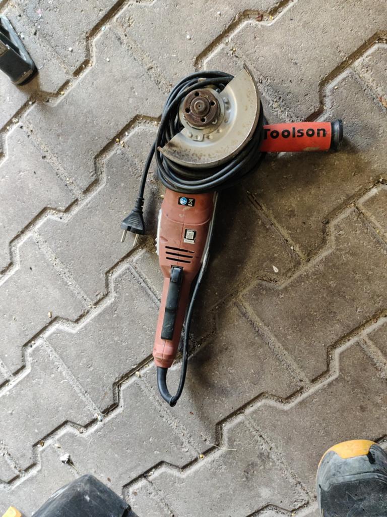 Slijptol, Ophalen, Minder dan 700 watt, Haakse handslijpmachine
