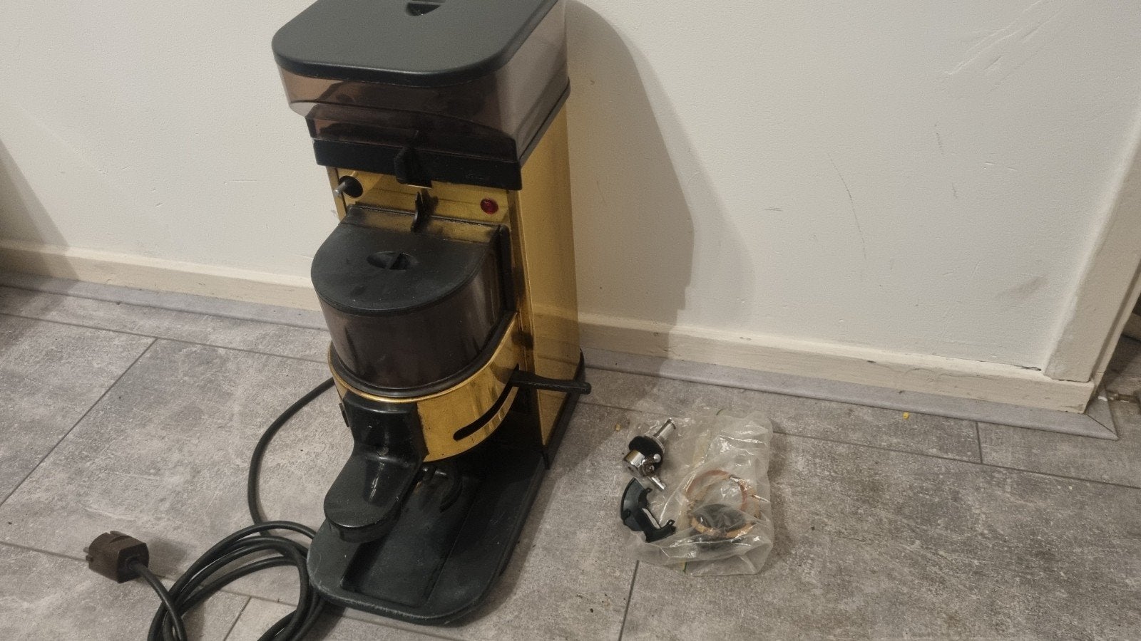 Vintage La Cimbali koffiemolen - Goudkleurig, Gebruikt, Overige modellen, 10 kopjes of meer, Koffiebonen